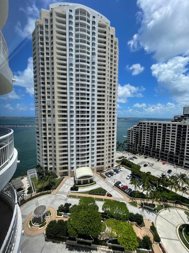 Building Photo - 848 Brickell Key Dr