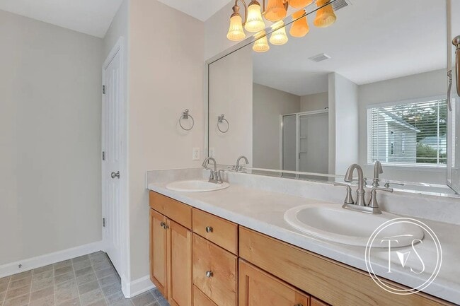 Building Photo - 175 Summer Hill Ct