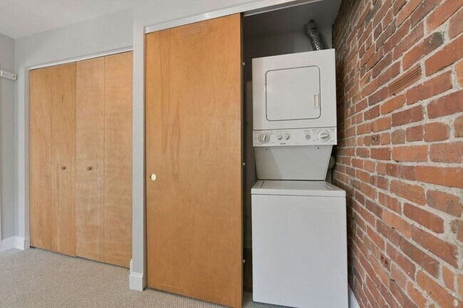 Building Photo - 87 Gainsborough St