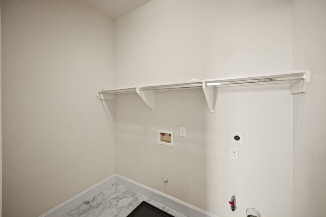 Building Photo - 2003 Covent Garden Station