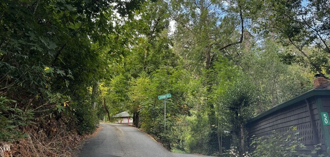 Building Photo - 1604 Square foot modern multi level home minutes from Occidental, storage, primary suite, large y...