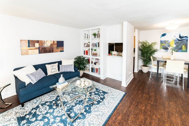 Interior Photo - Somerset