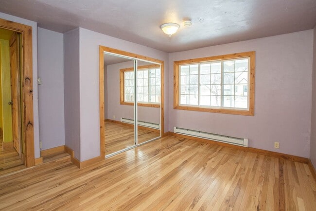 Building Photo - 4 bed/ 3 bath University Rental House ($3,...