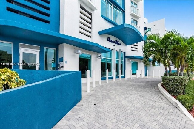 Building Photo - 7600 Collins Ave