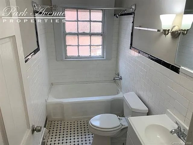 Building Photo - 318 Brevard St