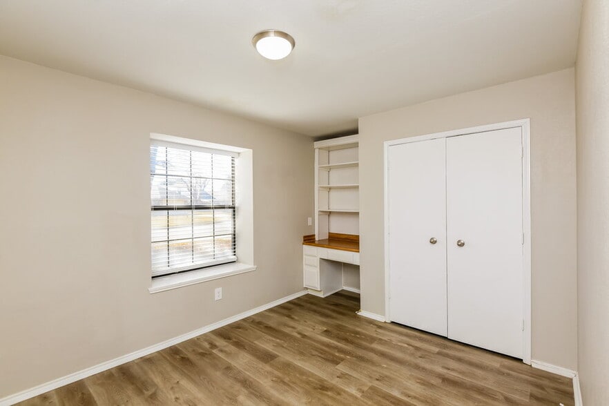 Building Photo - 1354 Gainsborough Way