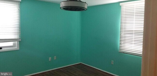 Building Photo - 12815 Point Pleasant Dr