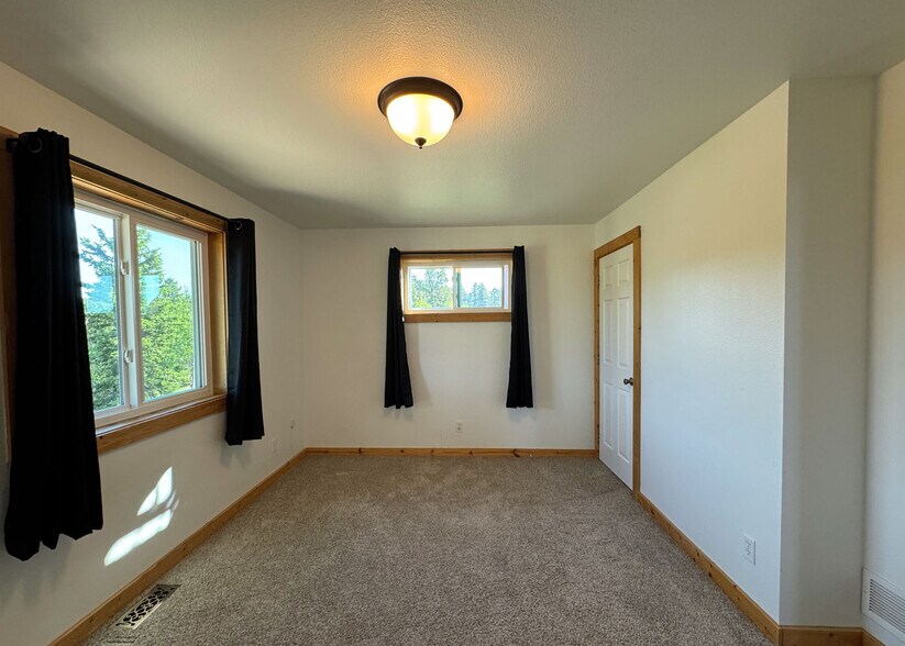 Building Photo - 61 Muskrat Lake Vw