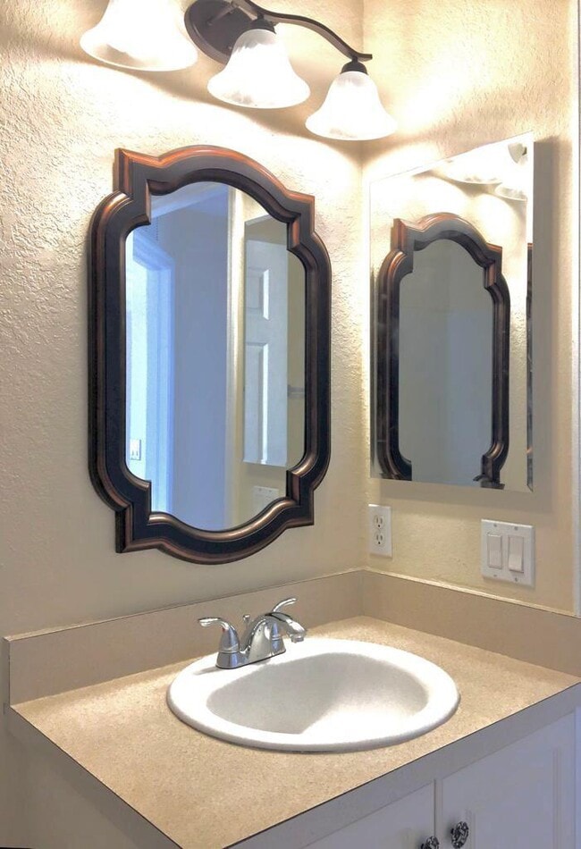 Building Photo - 2183 Hopwood Rd