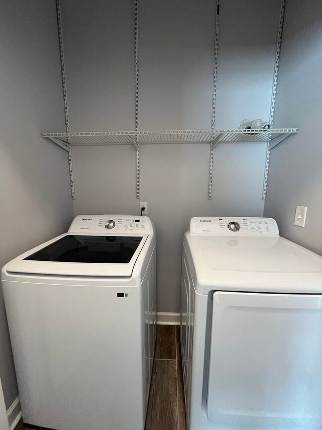 Building Photo - 3 Bedroom home with water views!