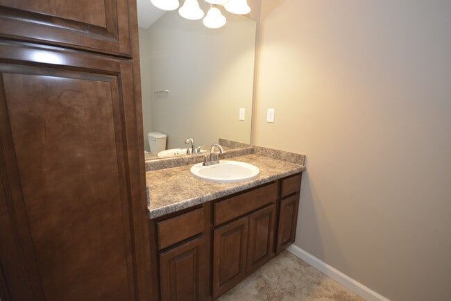 Building Photo - 512 Dearbaugh Ave