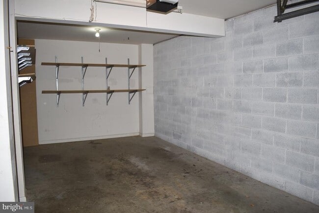 Building Photo - 8278 Waterside Ct