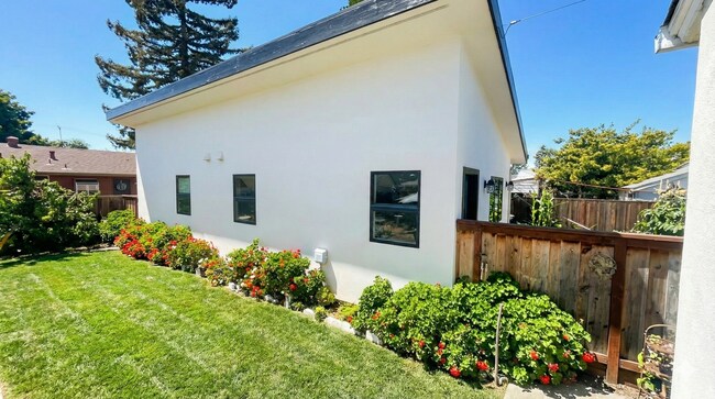 Building Photo - Brand New 1BD: Solar, Polished Concrete, High Ceilings, W/D & Stainless Kitchen