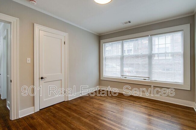 Building Photo - 2115 Hallwood Dr