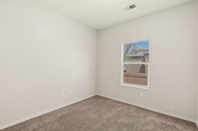 Building Photo - 8416 Magenta Rd NW