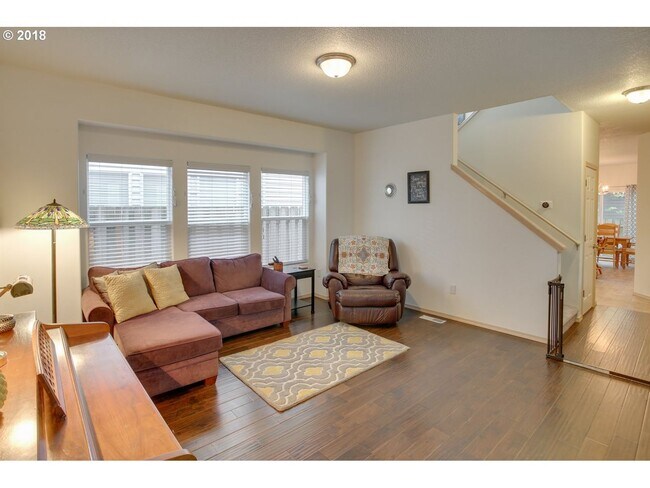 Building Photo - Charming North Portland 3 Bed 2.5 Bath Kenton Neighborhood House ~ Garage, A/C & Washer & Dryer!