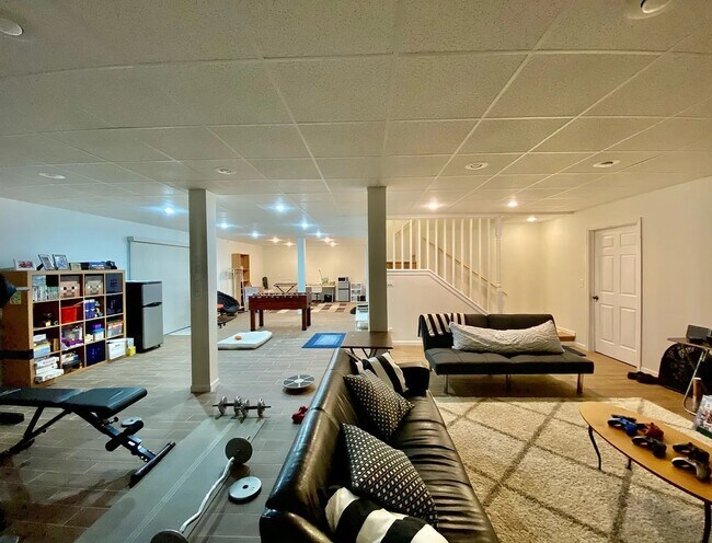 Building Photo - 3220 Indian Creek Dr