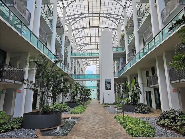 Building Photo - 6000 Collins Ave