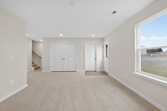 Building Photo - 43 Elmiraj Ct