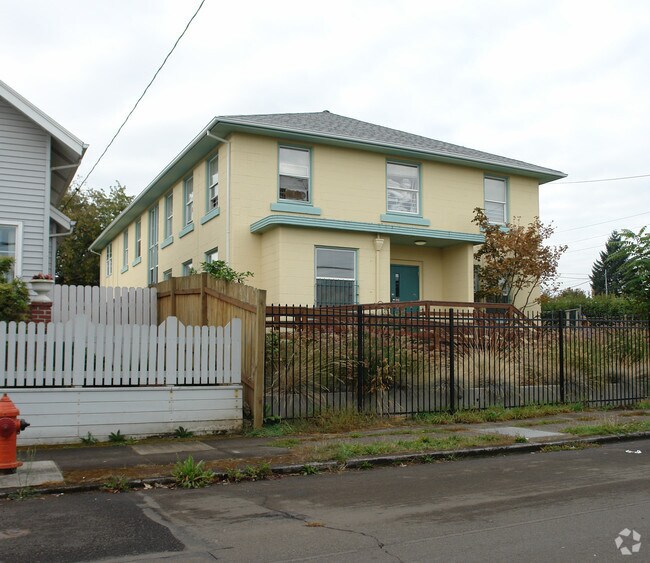 Primary Photo - 2408 N Farragut St