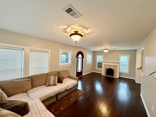 Building Photo - 8234 Bonner Dr