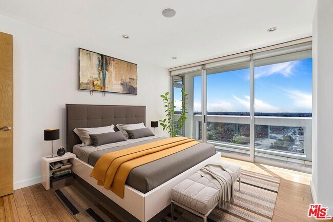 Building Photo - 2222 Ave of the Stars