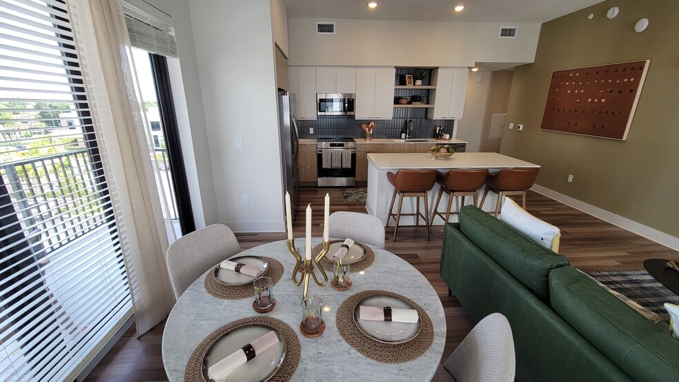 Building Photo - 6840 SW 28th Ter