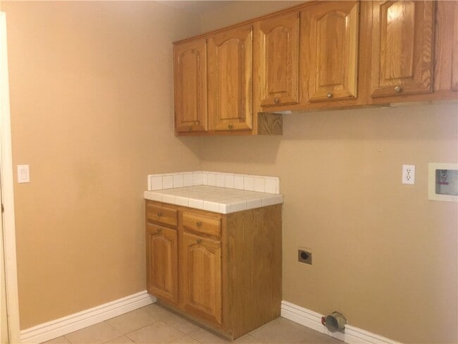 Building Photo - 5714 Desert Lakes Dr