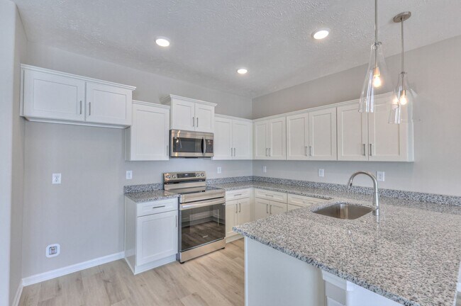 Building Photo - 1/2 OFF MOVE IN SPECIAL....BRAND NEW Luxury Townhome in Tullahoma!!