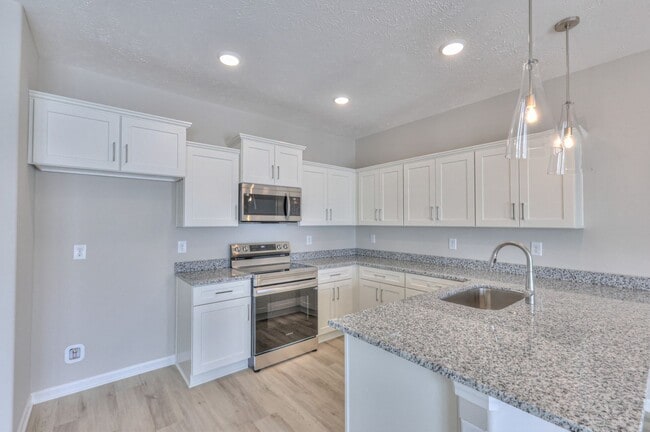 Building Photo - HALF OFF MOVE IN SPECIAL....BRAND NEW Luxury Townhome in Tullahoma!!