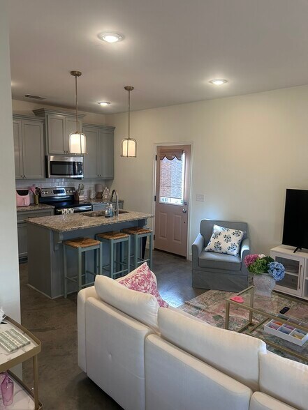 Building Photo - 200 Taylor Cottage Cv