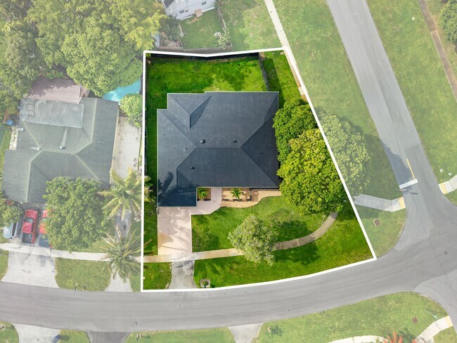 Building Photo - 908 Hibiscus Dr