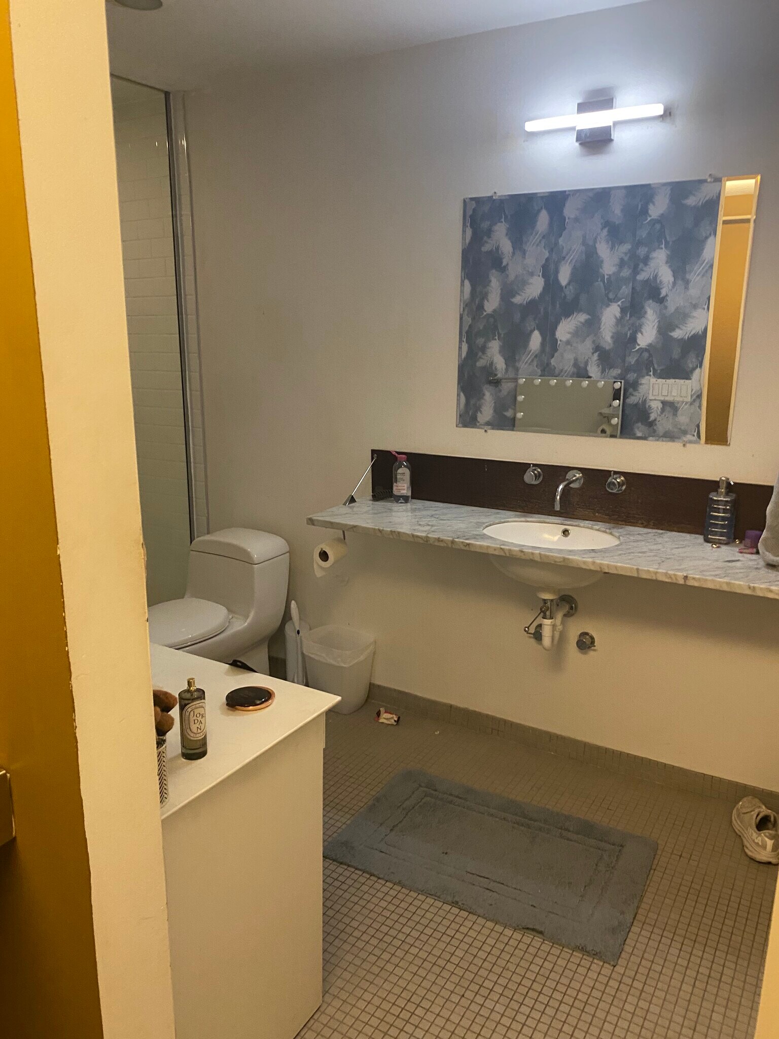2n Bathroom - 1419 N State Pkwy