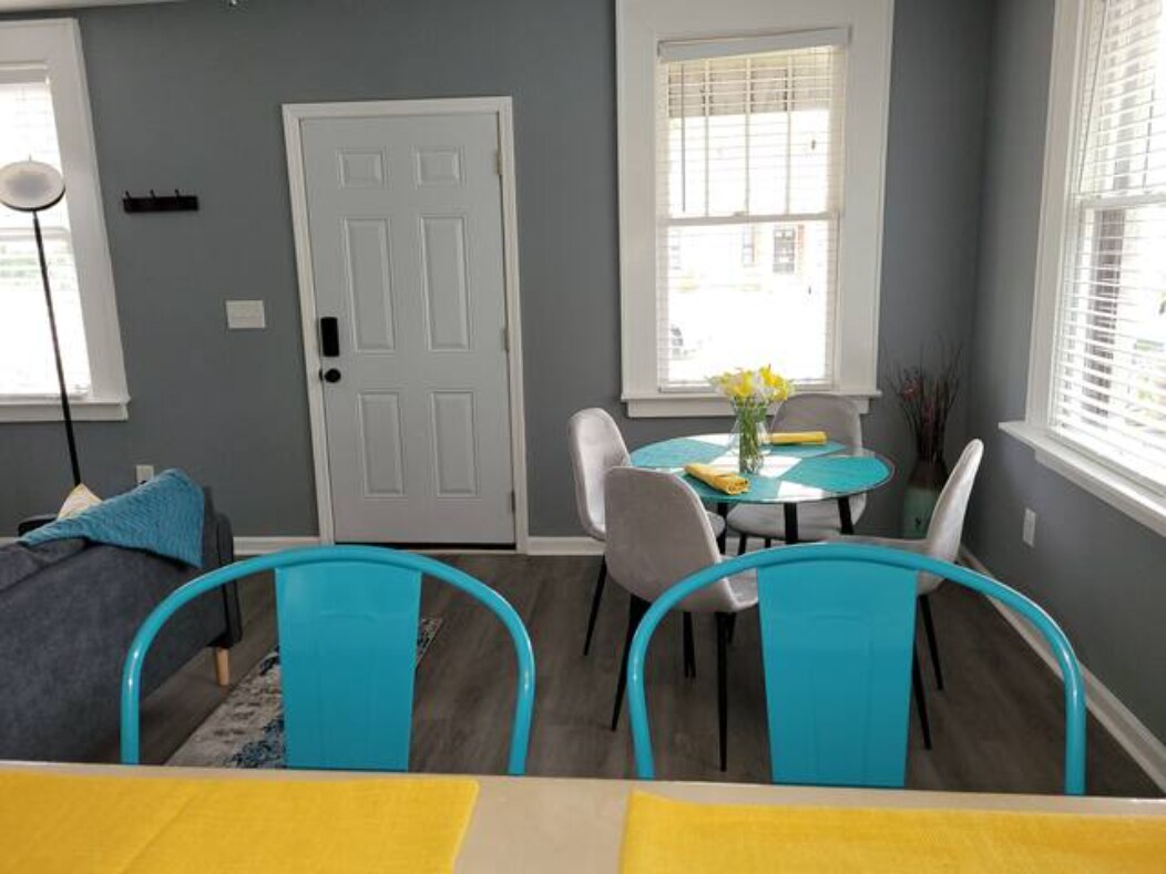 Building Photo - 2033 E 4th St