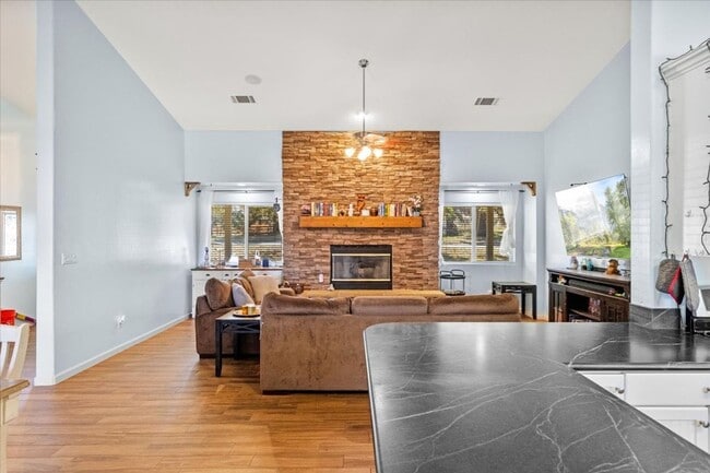 Building Photo - Stallion Springs Home!