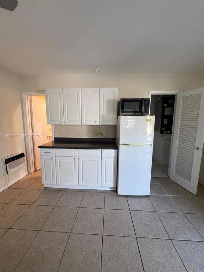 Building Photo - 2051 NE 25th Ave