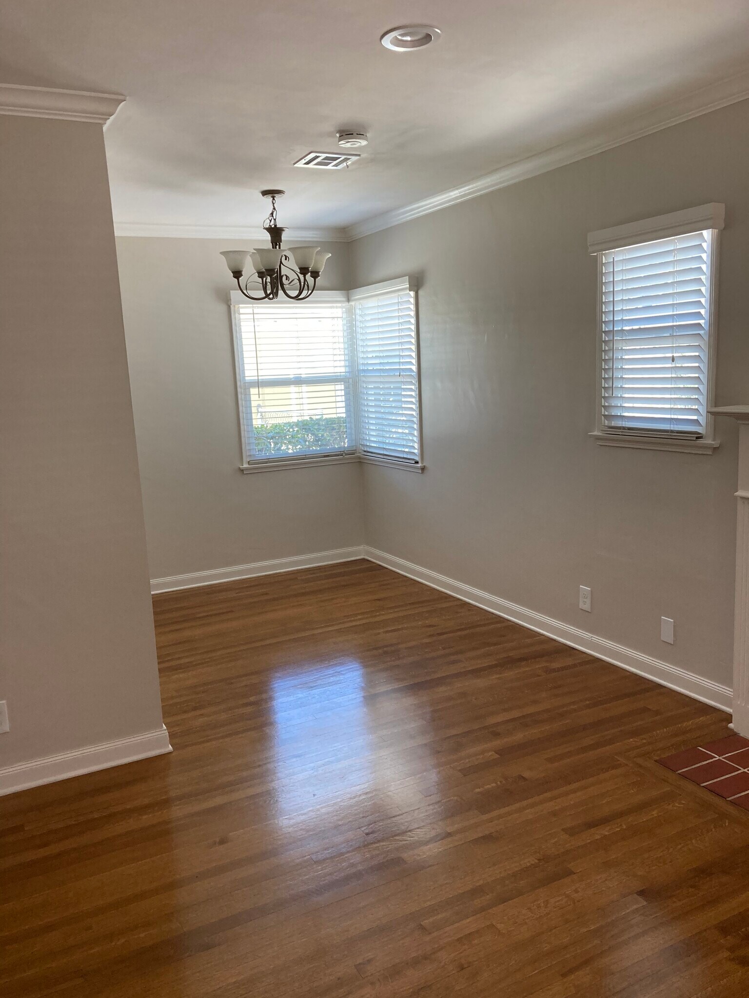Dining room - 4227 Edgewood Plz