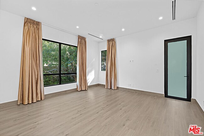 Building Photo - 11200 Dona Lola Dr