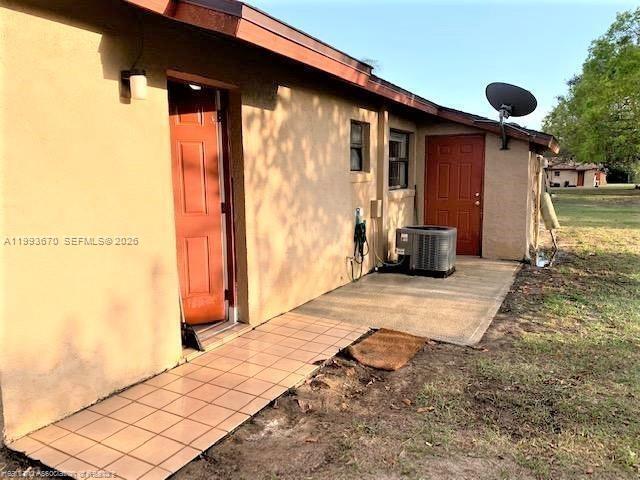 Building Photo - 425 Las Palmas Cir