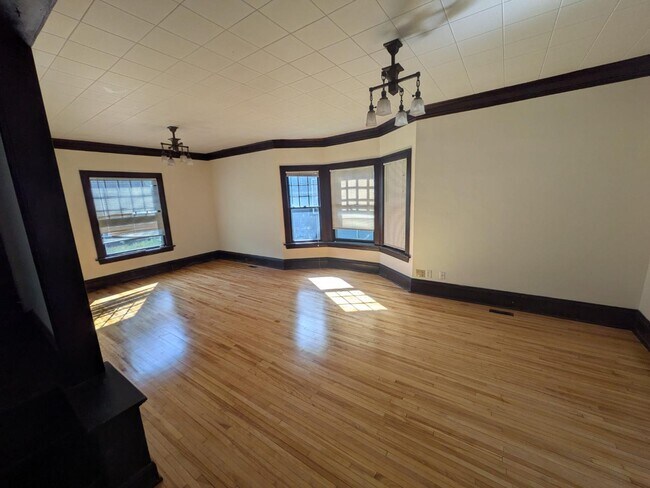 Building Photo - 3029 Fremont Ave S