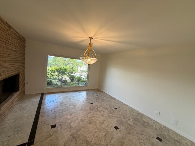 Building Photo - Exquisite Single-Story Retreat in Las Posas Estates