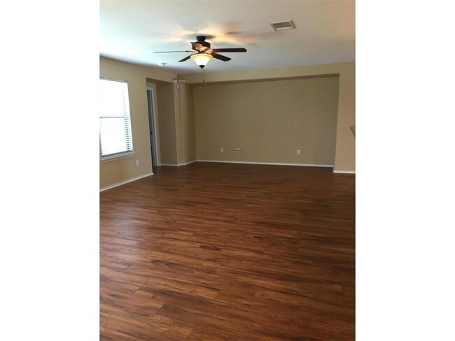 Building Photo - 2019 Woodway Dr