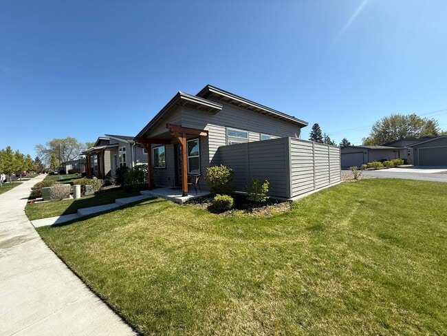 Primary Photo - 2 Bedroom in NE Bend
