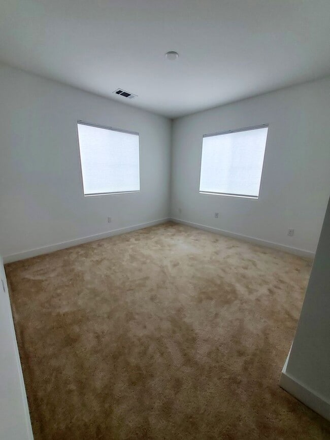 Building Photo - Righetti Ranch Townhouse