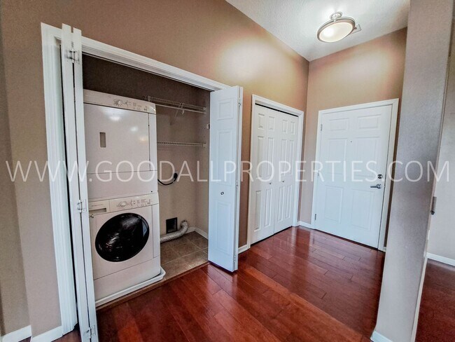 Building Photo - 2 Bedrooms 2 Bathroom Condo on Grand