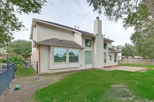 Building Photo - 8846 Gas Light Village Dr