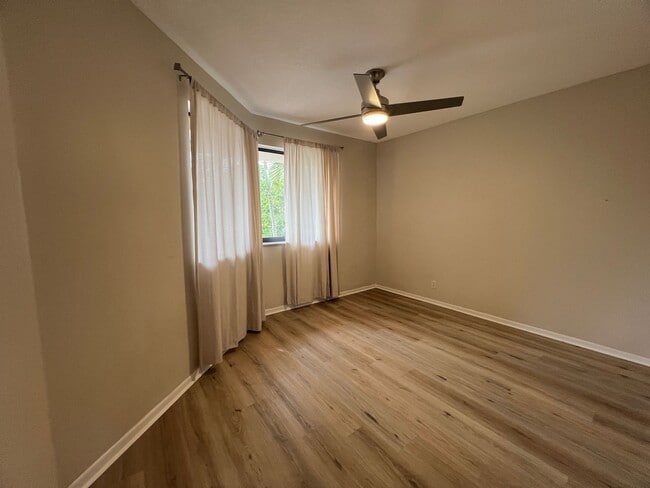 Building Photo - Comfort & Convenience in Plantation – 2BR/...