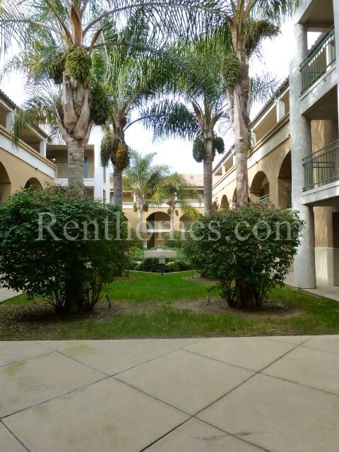 Building Photo - Mission Valley, 2220 Camino De La Reina #213 - Great Location Close to All!