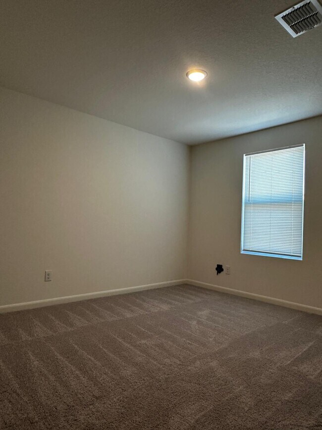 Building Photo - 14402 Woodland Holw