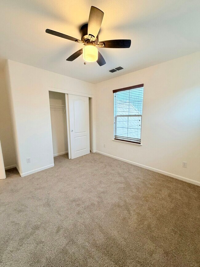 Building Photo - 252 W Terraza Way